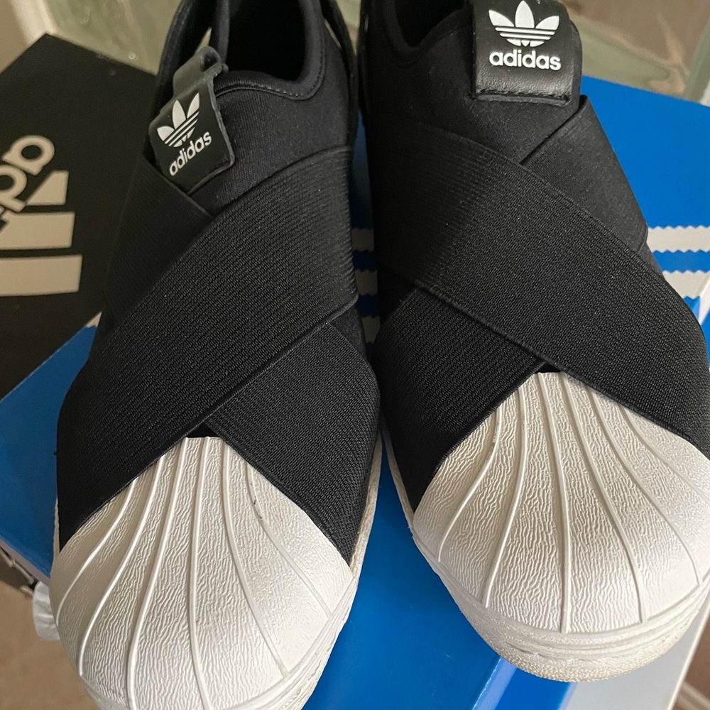 Women’s Blk Adidas Slip Ons, Size 9